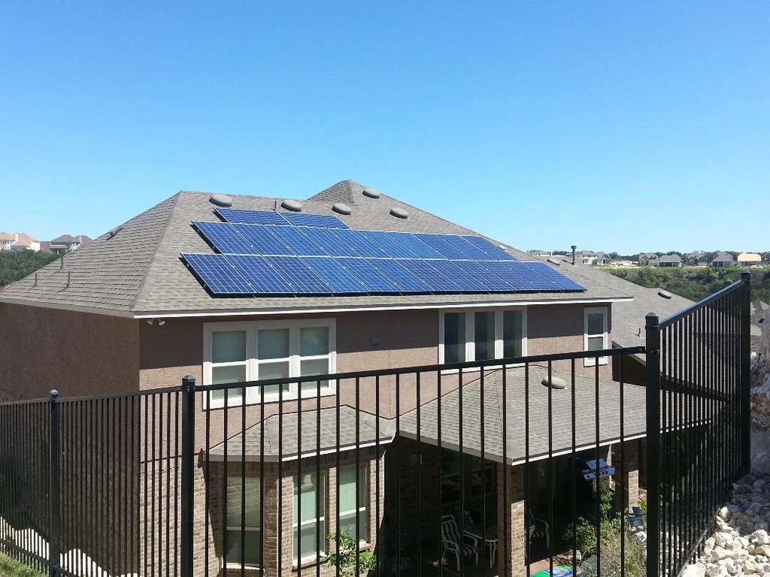 A modern San Antonio home with rooftop solar panels